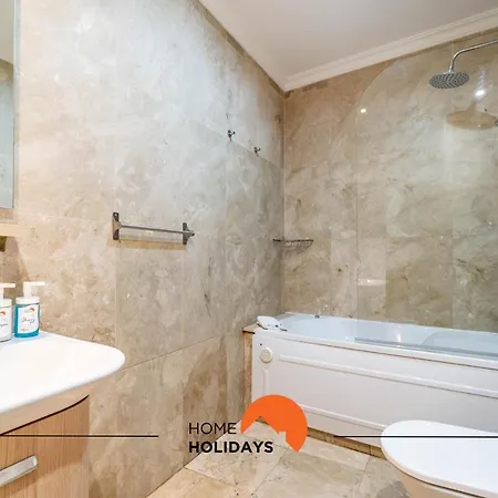 #129 Newtown, Pool, Private Park, High Speed Wifi Apartment