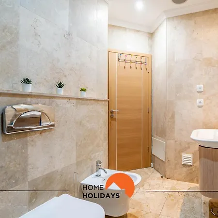Apartment #129 Newtown, Pool, Private Park, High Speed Wifi *